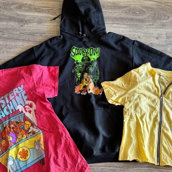 3 Scooby Doo Tops - Picture 4 of 6